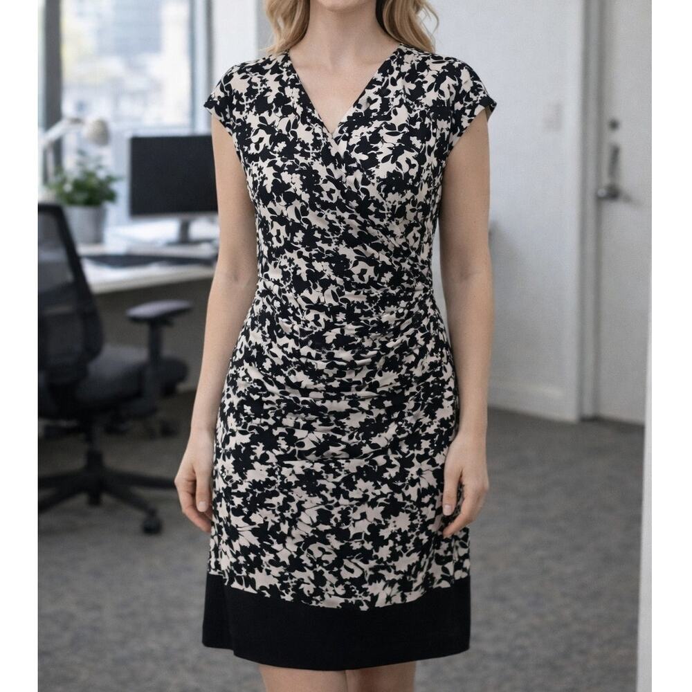 New York & Company women's black and white dress sz Medium S/L V-neck stretch